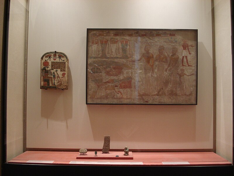 File:Room 329 of the Louvre, display case 5 (748).jpg