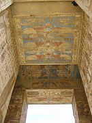 Poslikan strop Nekbetinega templja v Medinet Habuju