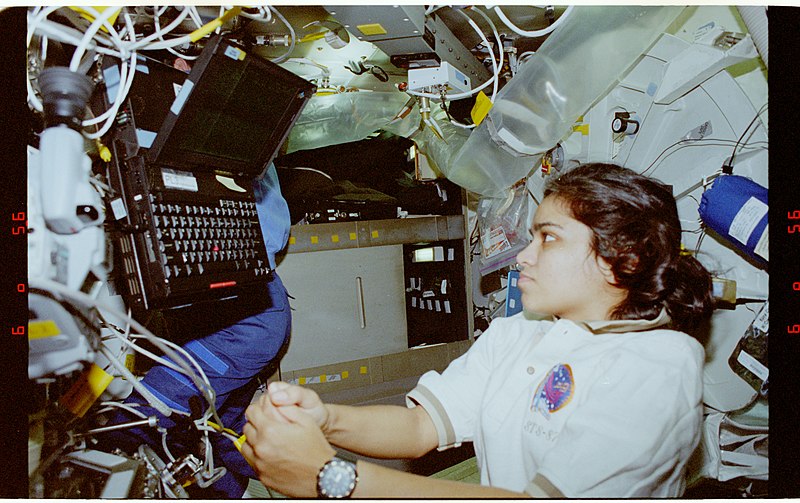 File:STS087-342-019 - STS-087 - USMP-4 MGBX, Doi, Chawla and Scott work with a glovebox experiment - DPLA - ff38b362054f33a49381d36d33c95c05.jpg