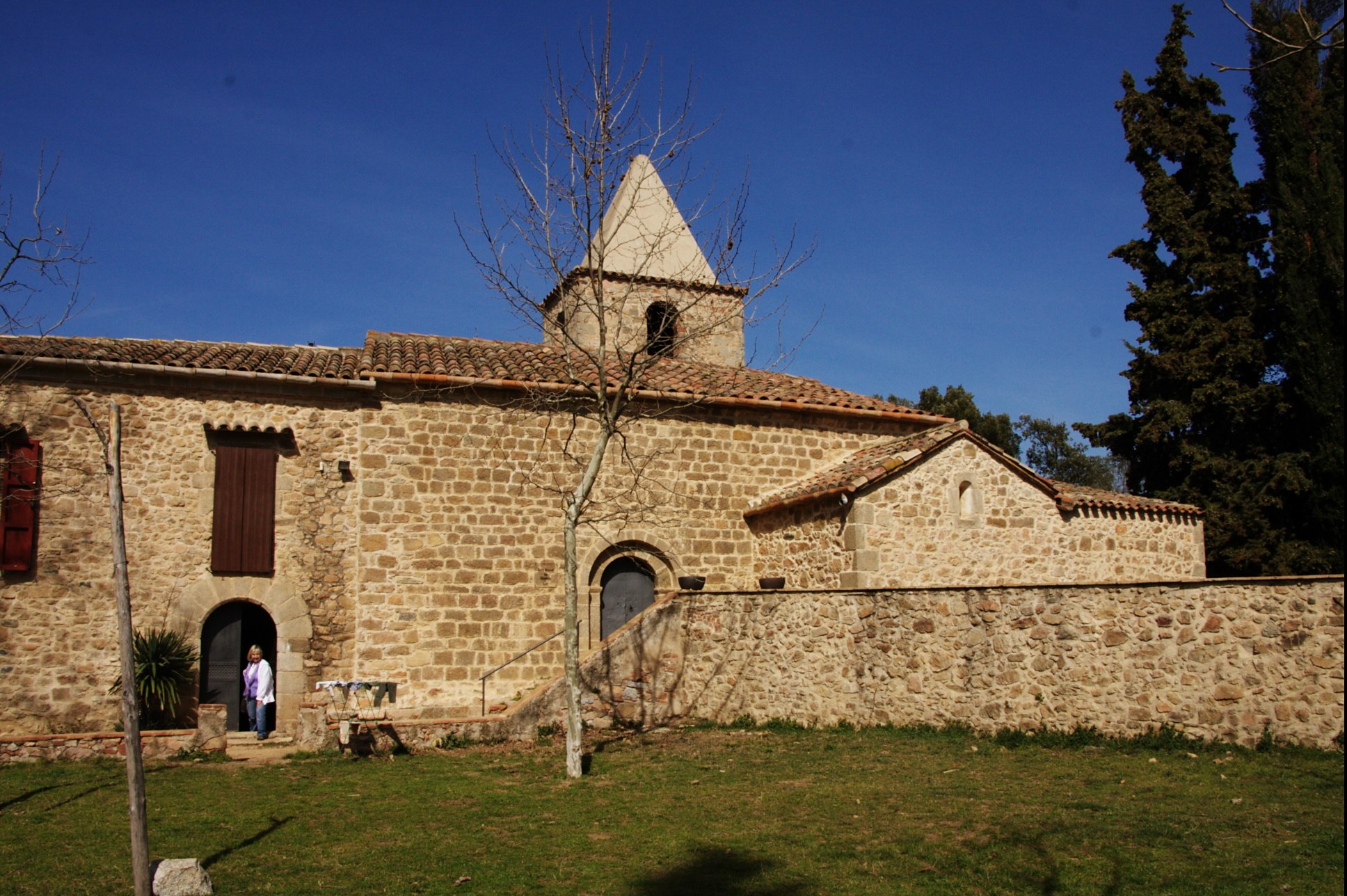 Santa coloma. Церковь Санта-Колома. Санта Колома Испания. Церковь Санта-Колома посещение. Sant Miquel Beach.