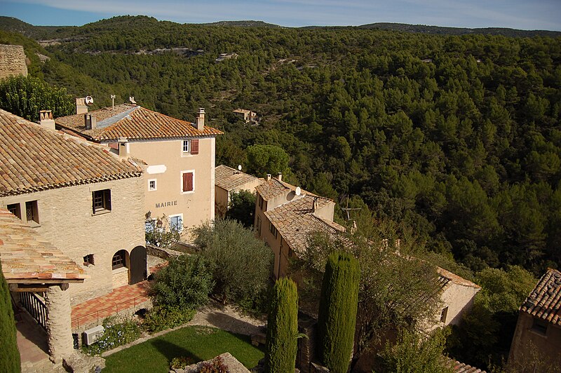 File:Saumane-de-Vaucluse Mairie.JPG