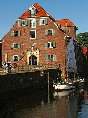 So kommt man zu dem Schwedenspeicher-Museum mit den Öffentlichen - Mehr zum Ort Hier