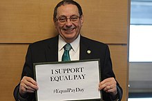 Senátor Jim Carlson na Equal Pay Day.jpg