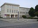 Инженерная школа горного дела и энергетики, сегодня Университет прикладных наук Лаузица, кампус Зенфтенберг, состоящий из корпусов 1-4, 7 и 20 (старое здание) и общежитий 1-6