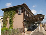 駅舎（2020年10月、ホーム東側から）