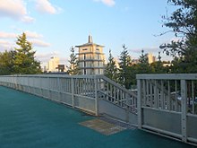 Shinanomachi eki-mae footbridge 20161107-155952.jpg