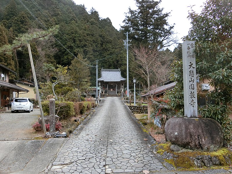 File:Shiratani kannon, Seki, 2018.jpg