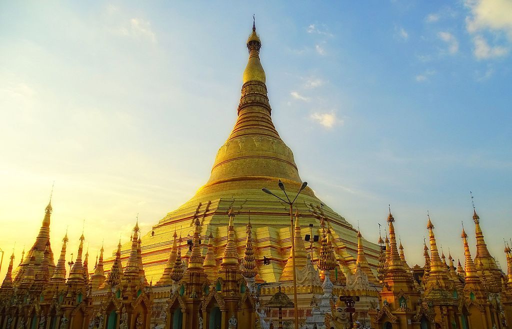 1024px-Shwedagon_Pagoda_2017.jpg