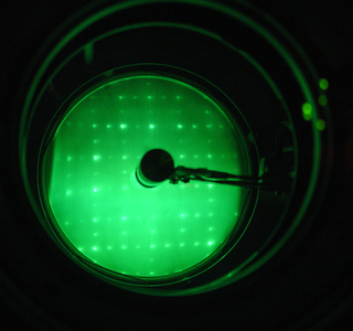 Low-energy electron diffraction Technique for the determination of the surface structure of single-crystalline materials