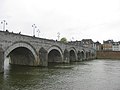 De Sint Servaasbrug met massieve natuurstenen pijlers