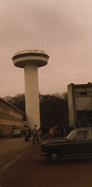 File:Solar Observatory Tower Meudon Spectrograph.jpeg