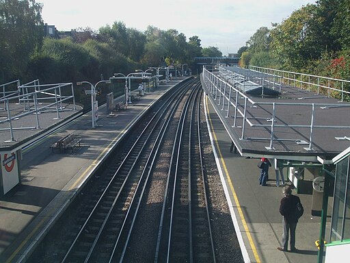 South Ealing stn high westbound