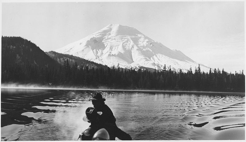 File:Spirit Lake below Mount St Helens - NARA - 299058.jpg