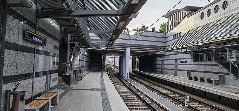 File:Stadtbahn Hannover Brabeckstraße 2108010737.jpg