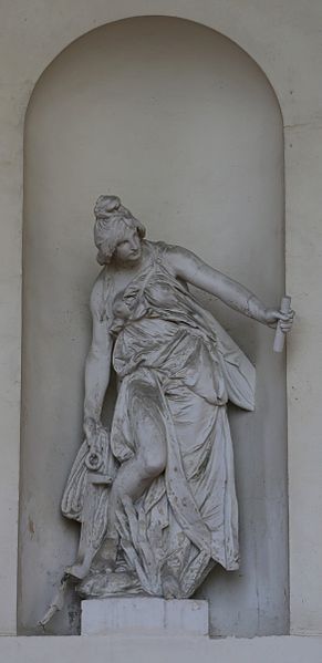 File:Statue Neues Schloss Schleissheim noerdliche Verbindungsgalerie hinten-5.jpg