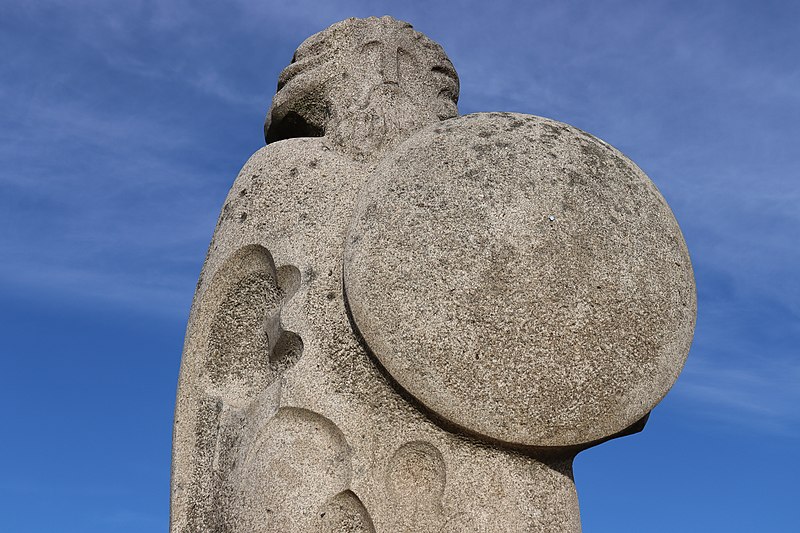 File:Statue of Breogán.201 - A Coruña.jpg