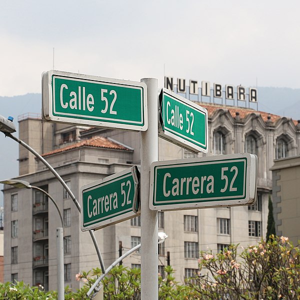 File:Street sign in Medellín.jpg