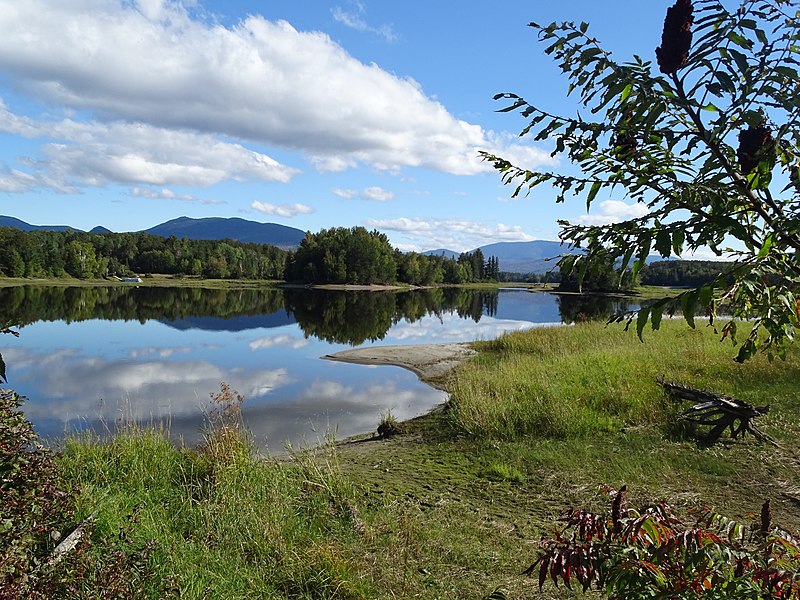 File:Stunning view of Flagstaff Lake.jpg