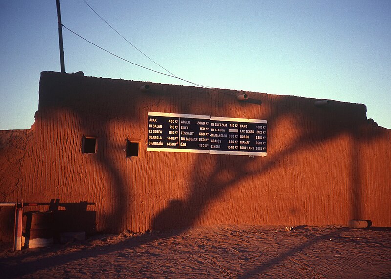 File:Tamanrasset distances 1981 79.jpg