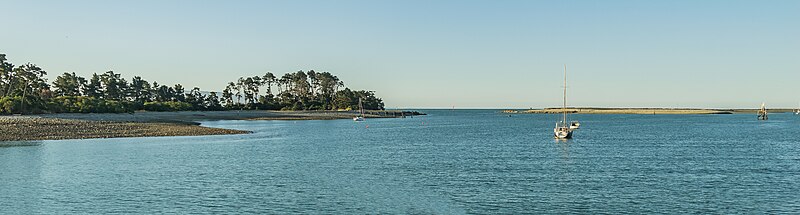 File:Tasman Bay near Nelson 02.jpg