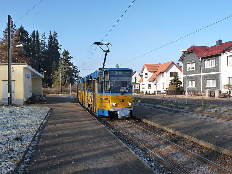 File:Thüringerwaldbahn in Tabarz 2016 1.jpg