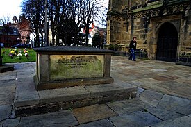 The grave of Elihu Yale on the grounds of St. Giles' Church in Wrexham (Zzdti106259).jpg