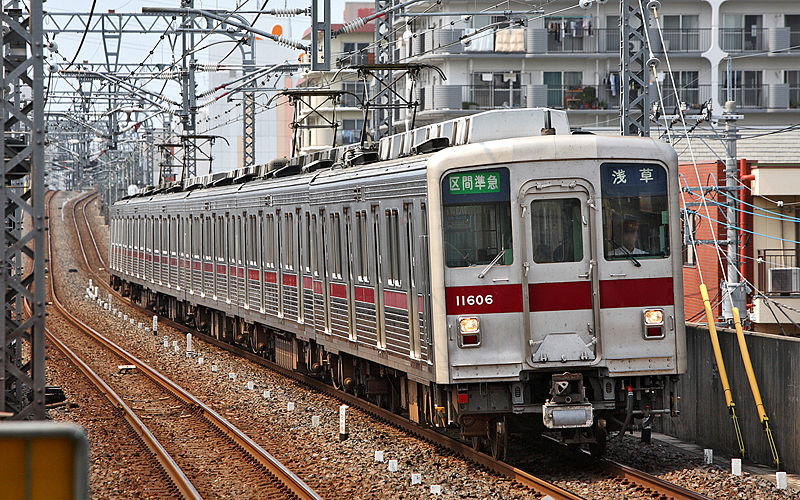 File:Tobu 10000 series EMU 011.JPG