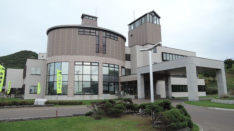 File:Tomari village hall.JPG