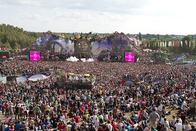 File:Tomorrowland2011mainstage.jpg