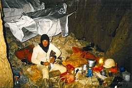 Jean-Yves Bigot au camp souterrain, bivouac à -680 m (T2).