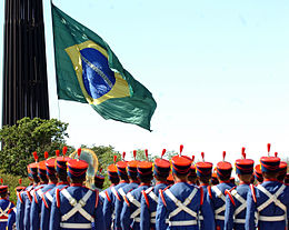 Troca da bandeira na Praça dos Três Poderes, 5 de agosto de 2007.jpg