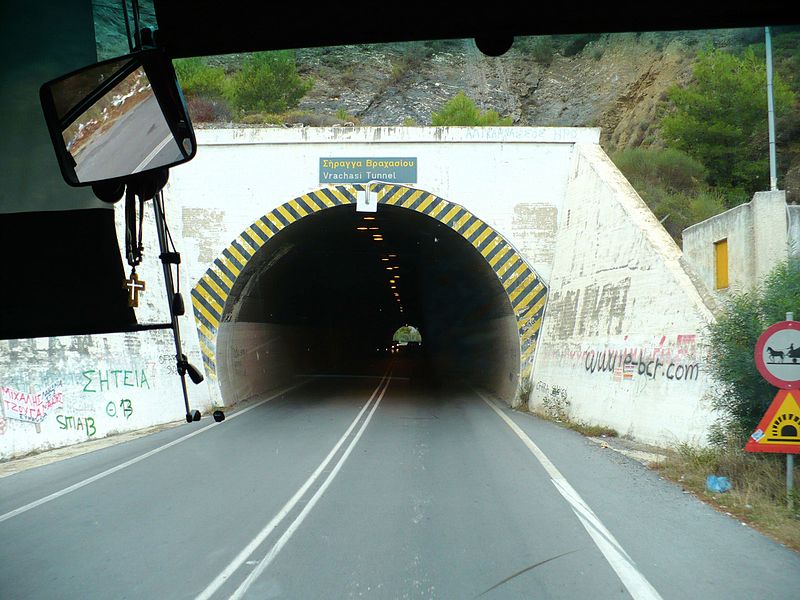 File:Tunel na drodze E75 do Heraklionu - panoramio.jpg