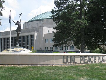 File:UN_Peace_Plaza_Independence_and_CofChrist_Auditorium.jpg