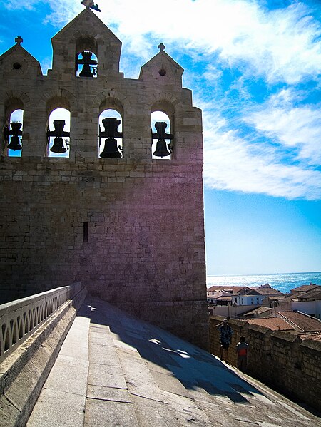 File:Up on the roof @ Saintes Maries de la Mer (17026608780).jpg