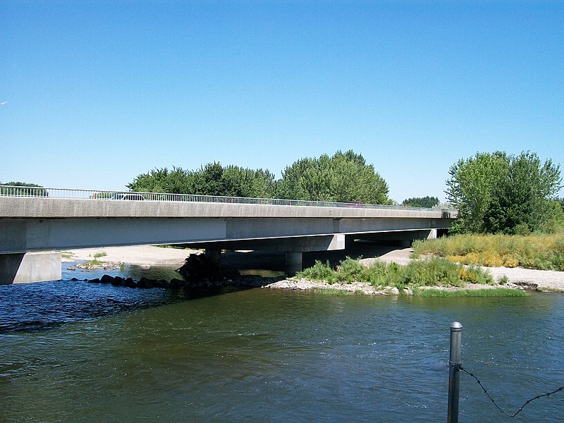 File:Van Giesen Street Bridge over the Yakima River 7.jpg