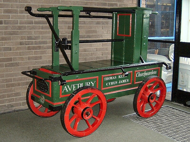 File:Very antique fire engine.jpg