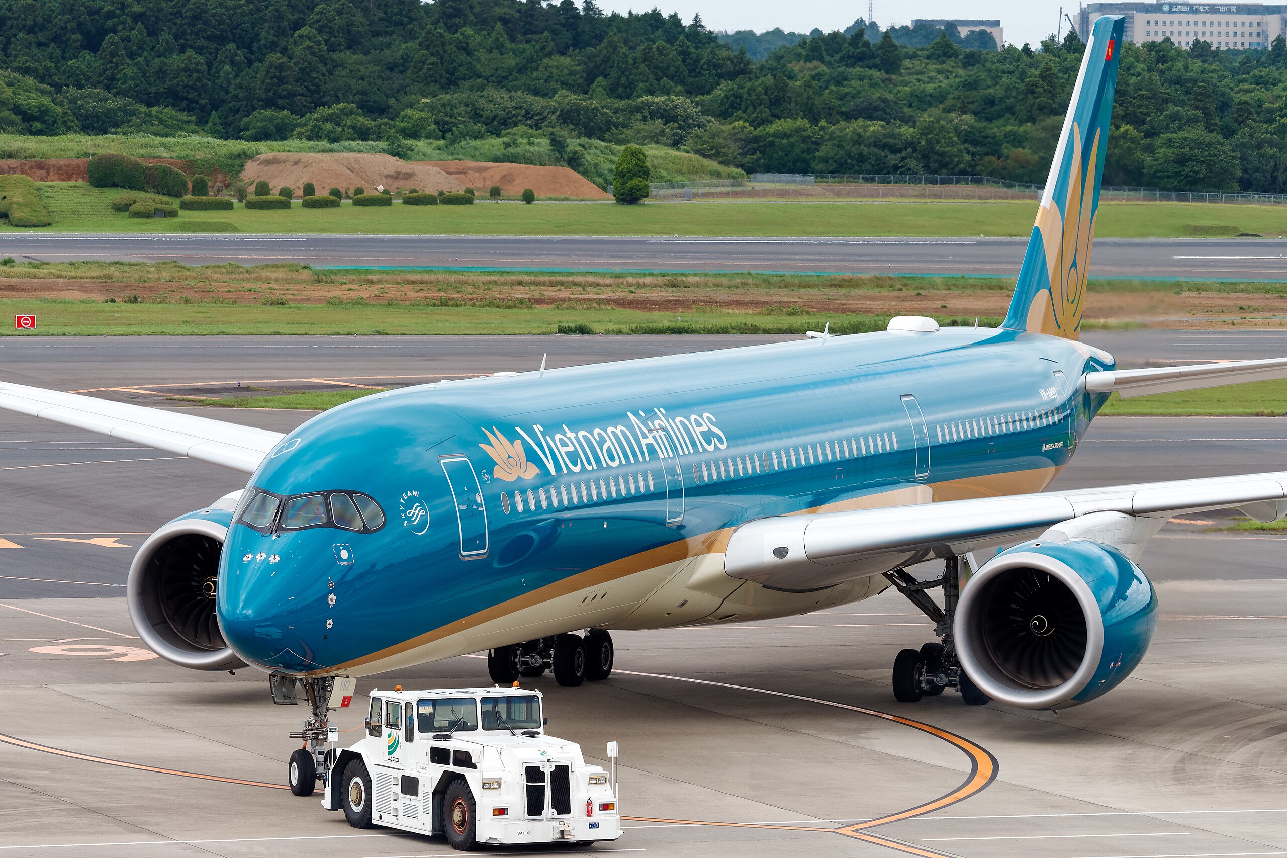 File:Vietnam Airlines Airbus A350-900 VN-A892 nose.jpg - Wikimedia 