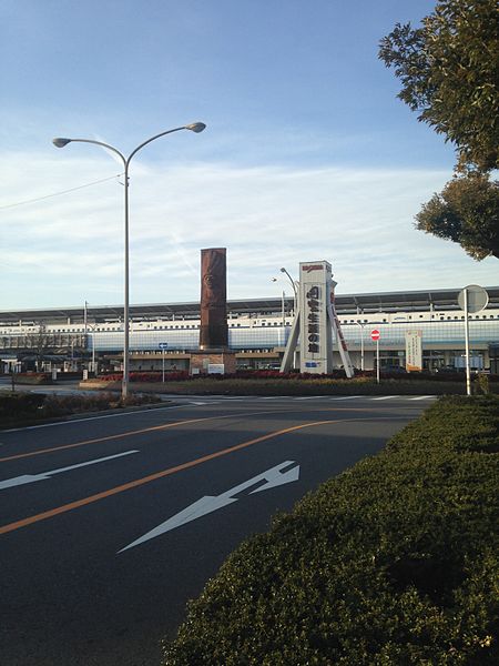 File:View in front of Gifu-Hashima Station 20140206.jpg