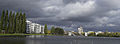 Donkere wolken boven de grote Stadsvijver bij Emiclaer