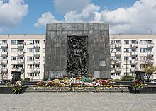 Warsaw Ghetto Monument 2021.jpg