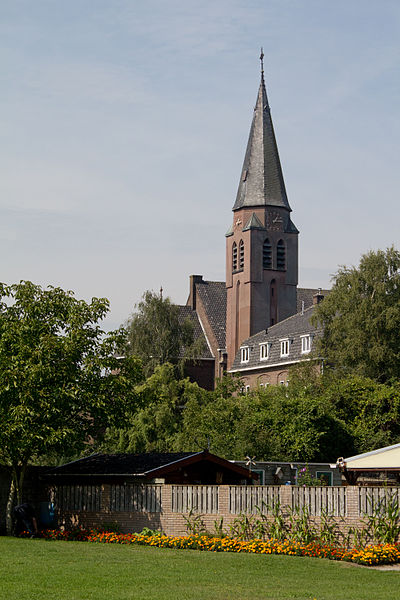 File:Waspik - Theresiakerk.jpg