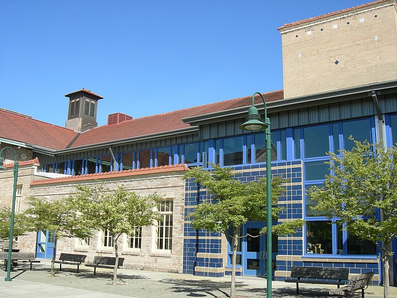 File:West Seattle High 08.jpg