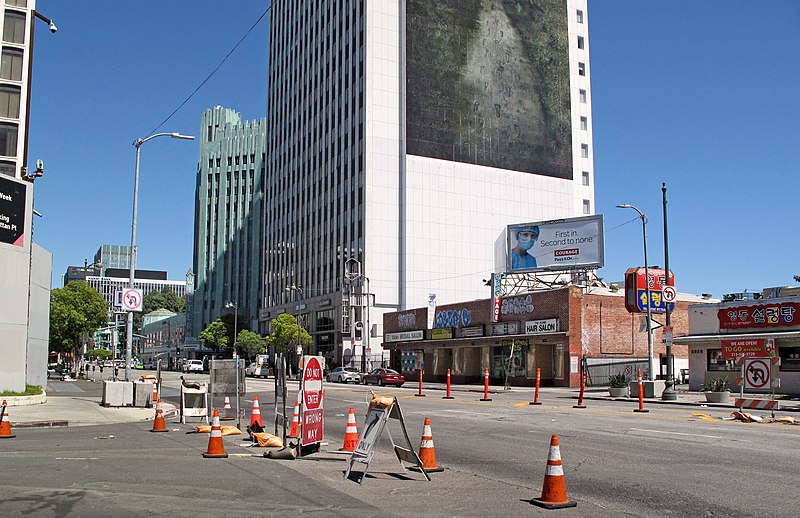 File:Wilshire Boulevard looking east to Western.jpg