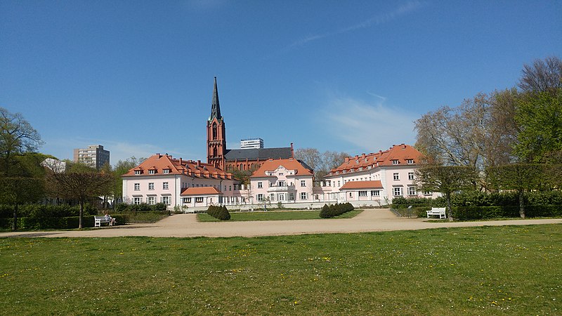 File:Wohnhausgruppe am Gertraudenplatz.jpg