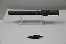 Bronze hand cannon, Yuan dynasty (1271-1368) Yuan Bronze Gun (19653862240).jpg