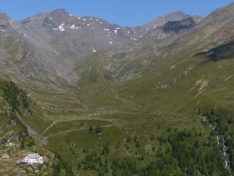 File:Zufallhütte Madritschtal Madritischjoch.jpg