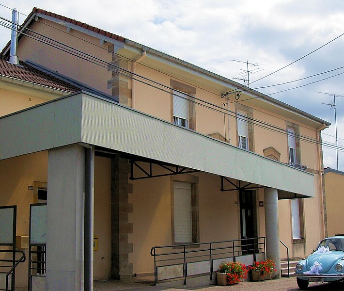 File:Évaux-et-Ménil, Mairie-école.jpg