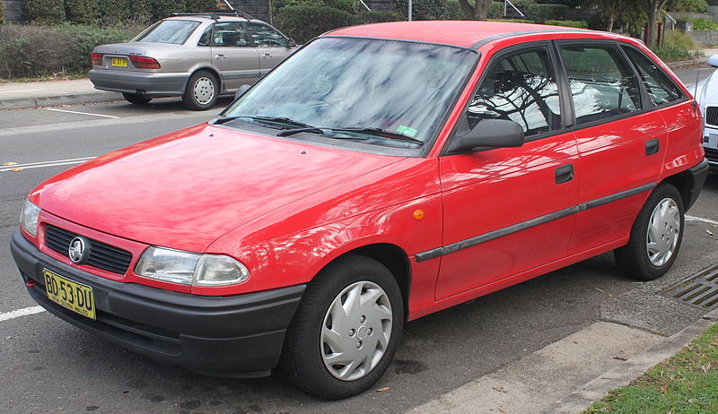 File:1998 Holden Astra (TR) City 5-door hatchback (18852705302).jpg