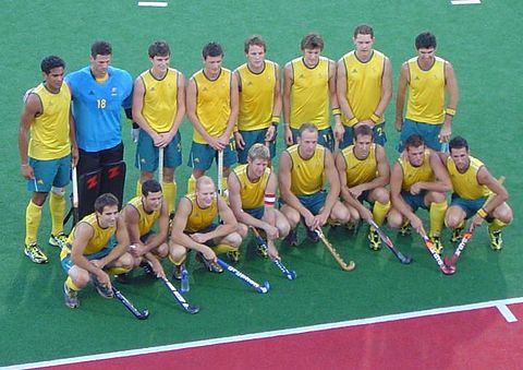 Australia's team just before the group stage match against Pakistan. Standing from the left: Abbott, Lambert, Kavanagh, Matheson, Guest, Ockenden, Brooks, Wells. Front row from the left: Brown, Dwyer, Hammond, George, Doerner, de Young, Schubert, Knowles.