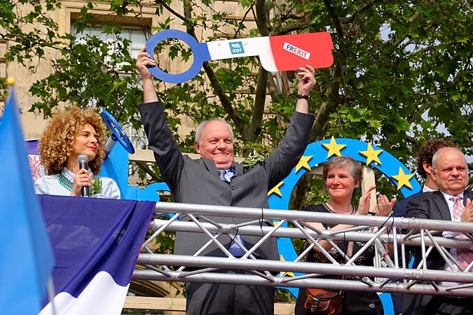 François Asselineau montre la clé du Frexit, qui permettra de restaurer la démocratie en France.